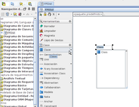 Zona de la ventana de Visual Paradigm en la que se ve a la izquierda  el panel de navegación de diagramas, formado por la lista de tipos de diagramas que se pueden generar, en concreto del diagrama de clases cuelga el nombre FPDist. A continuación aparece el panel con los elementos que se pueden añadir al diagrama de clases, en el que aparece marcado el elemento “clase”, en la zona de la derecha se ve el lienzo sobre el que se dibuja el diagrama de clases, en el que aparece el borde de una clase con el nombre sombreado de gris lo que indica que se está escribiendo su nombre.