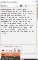 Ventana para añadir documentación a un diagrama de clases. En la parte de arriba aparece la palabra Documentación, a continuación un selector con el lenguaje HTML y botones de formato de texto y debajo el texto de la documentación que dice: "Representa las clases que intervienen en el sistema de la Formación Profesional a Distancia, en la que los alumnos se matriculan de un conjunto de módulos que se imparten por vía telemática. Para completar un ciclo un alumno debe completar debe cursar y aprobar todos los módulos de ese ciclo. Cada módulo es impartido por un profesor, que podrá impartir varios de los módulos del ciclo.". Debajo aparece un cuadrado blanco junto al texto Play when selected, y debajo  un círculo rojo junto a la palabra Record. 