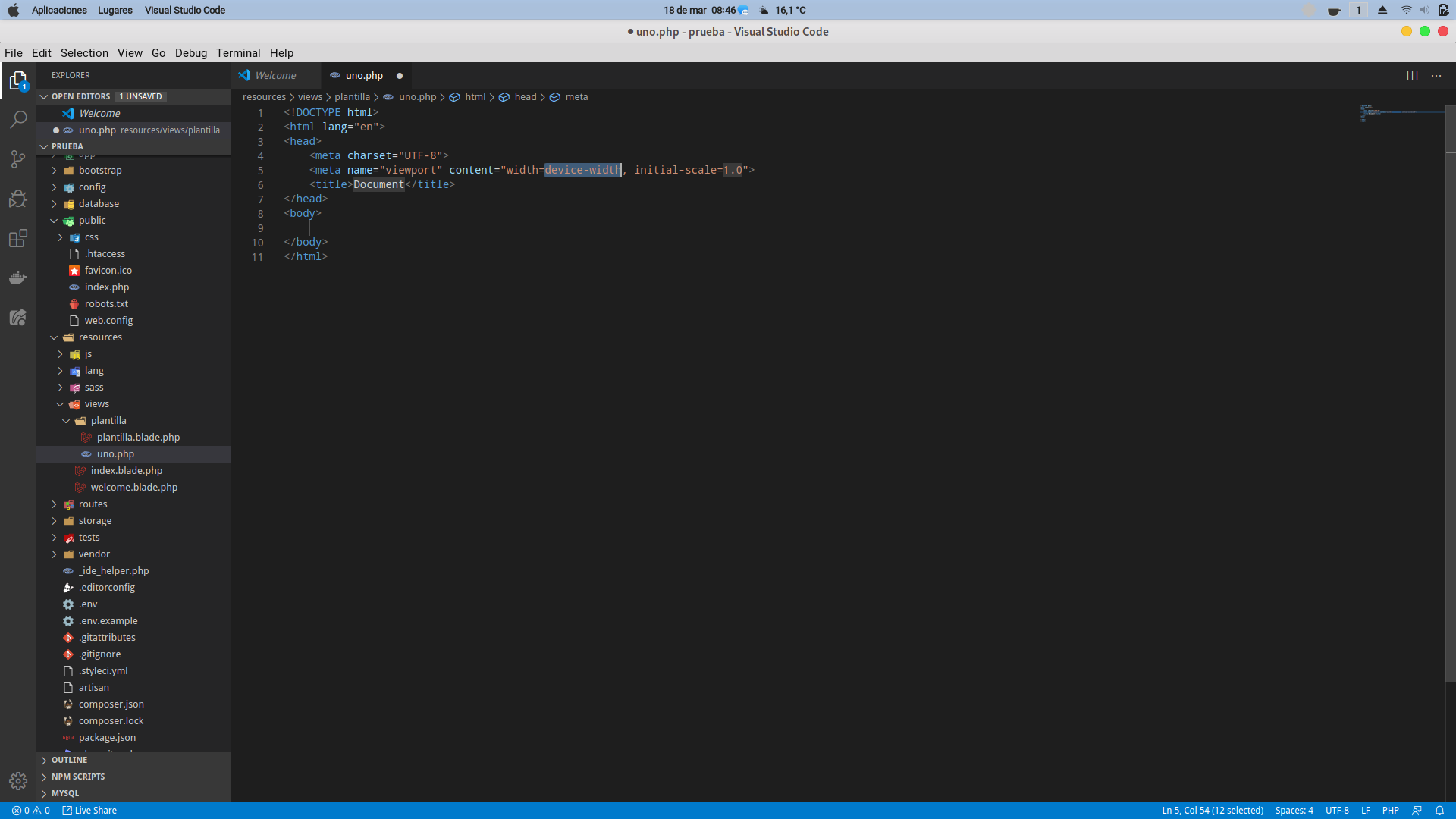 Imagen de Visual Studio Code abierto con un fondo oscuro, a la derecha se puede ver como nos ha generado una plantilla HTML5