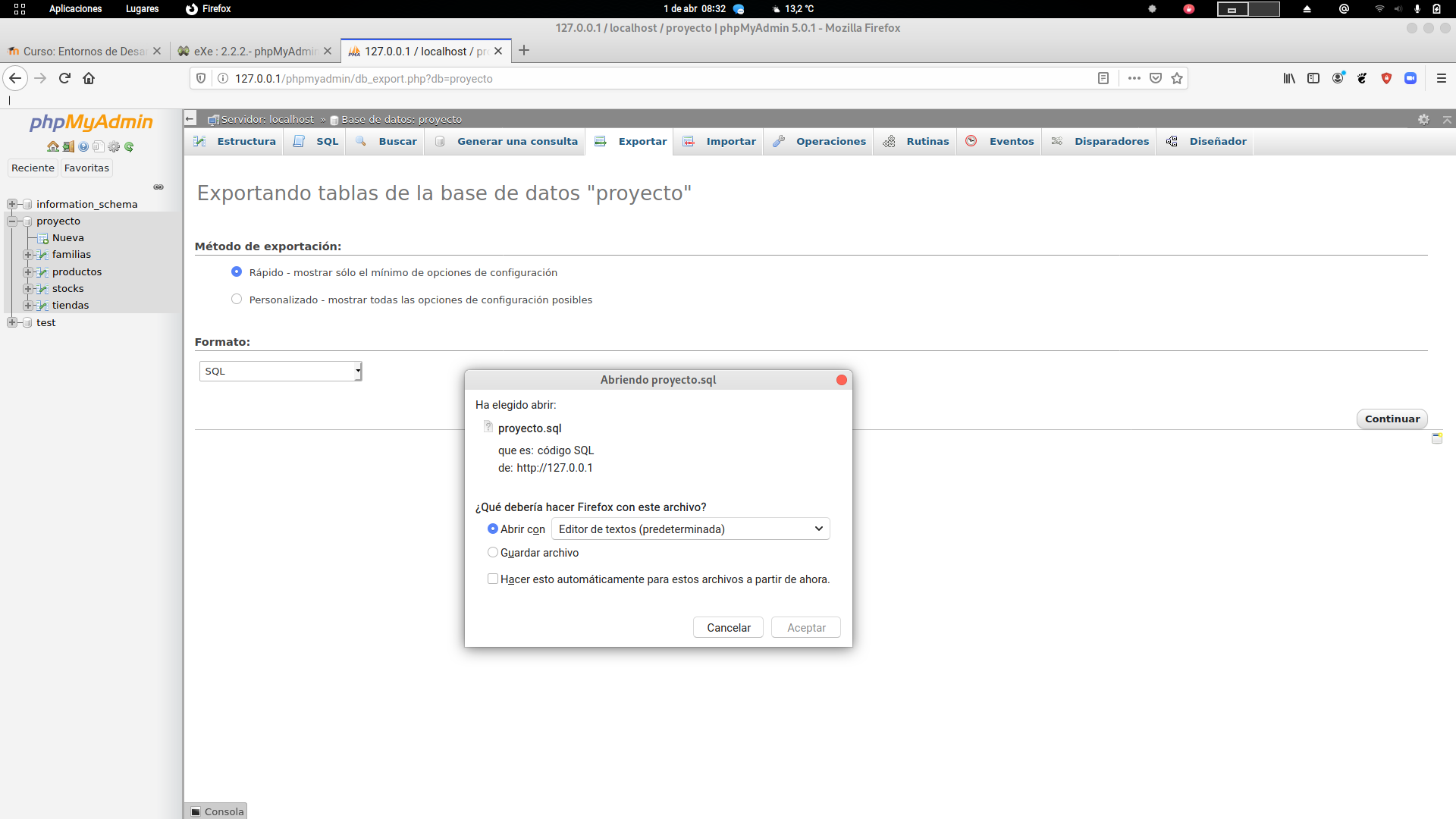 Imagen del navegador mostrando la pagina de inicio de phpMyAdmin, a la izquierda un frame donde pone phpMyAdmin, unos logos para ir a home y cerrar sesión y debajo una estructura de arbol de directorios donde se pueden ver las bases de datos como proyecto. A la derecha la pestaña Exportar abierta y un cuador de dialogo conteniendo el título "Abriendo proyecto.sql" las opciones abrir o guardar y los botones aceptar y cancelar.