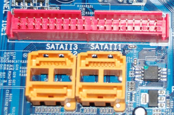 Detalles conectores Ide y Sata