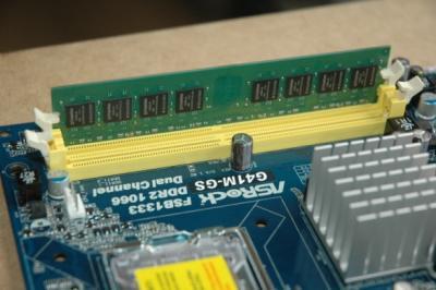 Memoria RAM conectada en placa