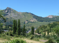 Imagen de una montaña con un color apropiado par hacer de fondo de pantalla. Los fondos de pantalla es bueno que tengan gran capacidad de relajación pero a la vez es conveniente que los iconos sean fáciles de encontrar. 