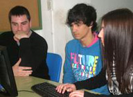 Alicia, Juan y Javi Imagen de Alicia, Juan y Javi trabajando juntos.