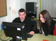 Alicia y Javi trabajando juntos. Imagen de Javi y Alicia.