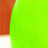 Imagen que muestra la imagen de una manzana cuyo balance de color a sido modificado.
