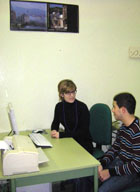 Ilustración de Beatriz y Javier conversando.
