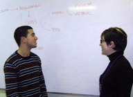 Imagen de Beatriz y Javier comentando las técnicas de soporte.