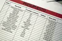 Presupuesto formado por una tabla en la que se ve la descripción del producto, su proveedor y el coste del mismo. La tabla tiene dos columnas más vacías correspondientes a la fecha y el teléfono del proveedor.