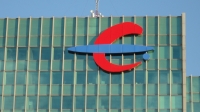 Fotografía del logo de Ibercaja; tomada de la fachada de su oficina central en Zaragoza.