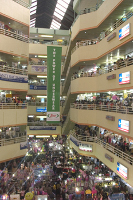 Imagen de un centro comercial típico en todas las ciudades.