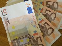 Billetes de 50 euros como forma de pago en la compraventa.