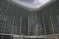 Vista frontal de edificios de la Unión Europea, Bruselas, Bélgica.