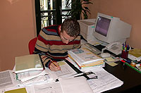Administrativo trabajando.