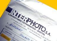 Sobre con la inscripción de una empresa Interphoto, s.a.
