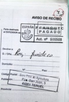 Fotografía de detalle de un acude de recibo de correos.