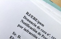 Fotografía de detalle del encabezamiento de un documento administrativo.
