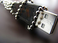 Un USB encadenado.