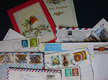 Varios sobres de cartas con la dirección y los sellos.