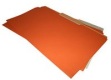 Varias carpetas simples de color naranja.
