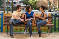 Valle, Isidro y la amiga en el parque.