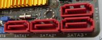 Fotografía de los conectores sata de una placa base.