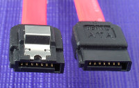 EM01_Sata_2_Stecker.jpg