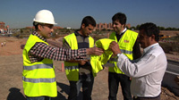  Grupo de personas con equipos de seguridad. 