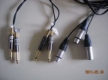 Conectores varios de audio con sus cables.