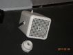 Pantalla de sonido colocada sobre la pared.