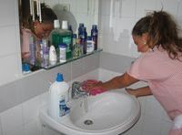 El trucazo del año para limpiar y desinfectar la escobilla del baño en 1  minuto SIN TOCARLA