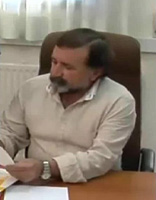 Fotografía de Rafael, el Director de Recursos Humanos del caso práctico, en la que podemos ver a un hombre de unos cincuenta años, con barba y bigotes recortados, vestido con camisa (sin corbata) y sentado en un sillón de trabajo ante una mesa de oficina.