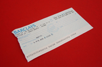 Un cheque en blanco de Barclays.