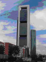 Fotografía que muestra la torre del edificio de Caja Madrid en la zona de las cuatro torres Business área en Madrid.