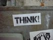 Muro con la palabra Think.  