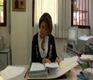 Imágen de Carmen Solís, trabajando en la oficina.