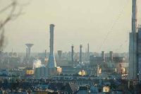 Vista panorámica de una ciudad industrial. 