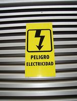 Símbolo representativo de pelígro por electricidad.