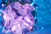 En la imagen se ve un reloj de cadena bajo el agua.
