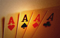 En la imagen se observan cuatro cartas de ases de corazones, de picas, rombos, y trébol, abiertas con forma de abanico.