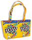 Bolsa marrón de asas con un dibujo como fondo.