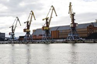 Zona industrial a las orillas del río Venta.