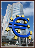 Banco Central Europeo. Fachada Banco Central Europeo con el logotipo del euro gigante delante.
