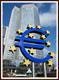 Fachada Banco Central Europeo con el logotipo del euro gigante delante.