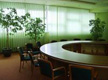 Es una sala de reuniones vacía.
