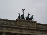 Parte superior de la Puerta de Brandemburgo en Berlín.