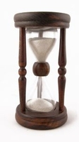 Es un reloj de arena.