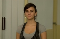 Ana García. Aparece Ana García, personaje del caso práctico, chica joven morena vestida con atuendo informal.