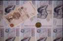 Pagos. Varias monedas y billetes.
