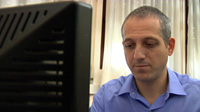 Pedro Domínguez trabajando en el ordenador. Pedro Domínguez.